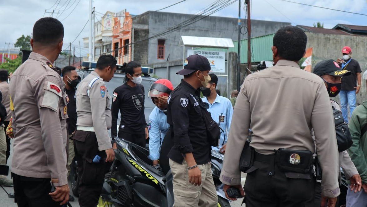 polisi-gagalkan-tawuran-pelajar-di-timika