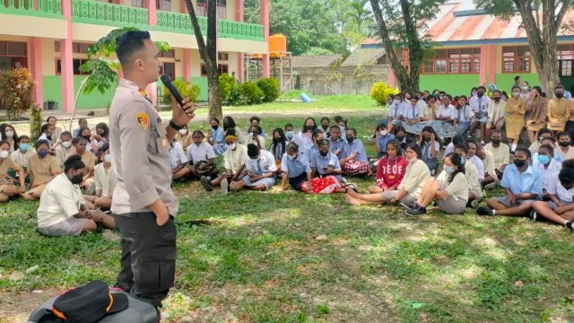 polsek-miru-sosialisasi-di-sekolah-ubah-mindset-pelajar-fokus-belajar-bukan-tawuran
