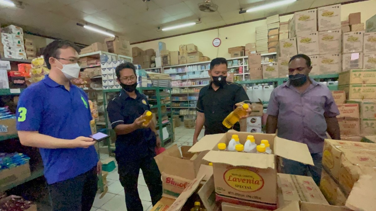 sidak-migor-polisi-datangi-dua-gudang-distributor-di-merauke