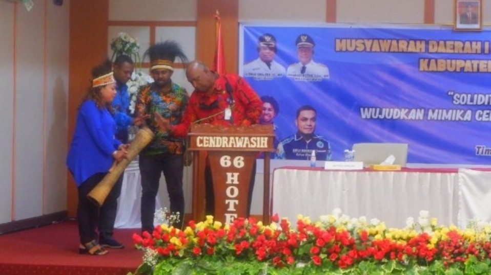 silas-wopari-terpilih-pimpin-dpd-pemuda-saireri-mimika