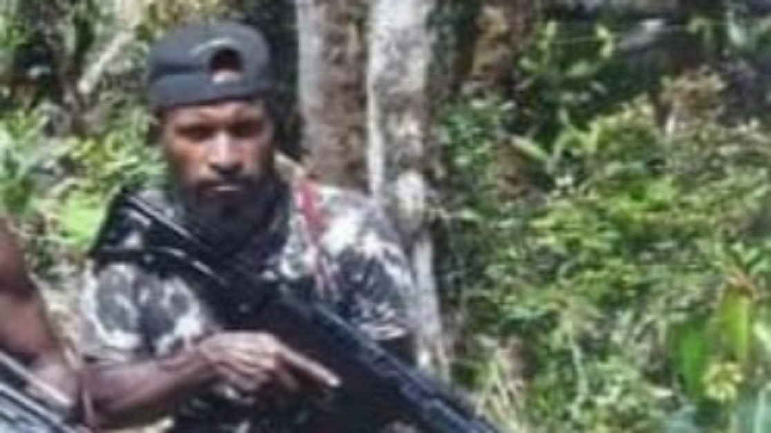 aparat-tembak-mati-satu-anggota-kkb-di-nabire