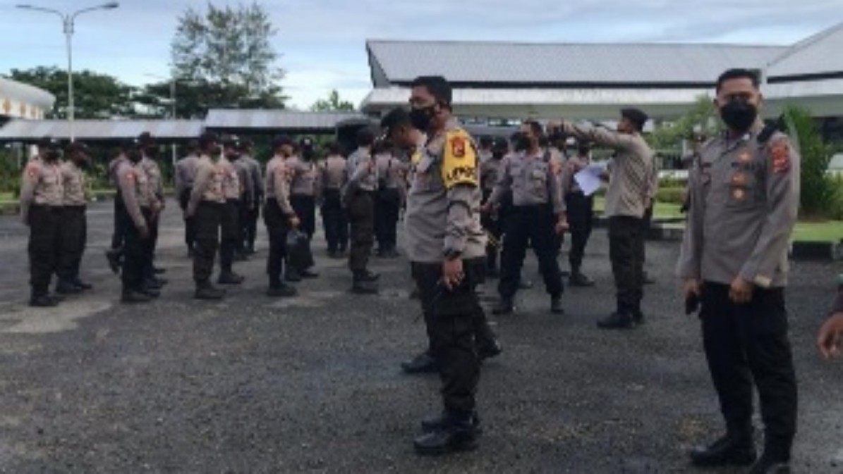 unjuk-rasa-1-april-kapolres-mimika-yang-berkumpul-kami-bubarkan