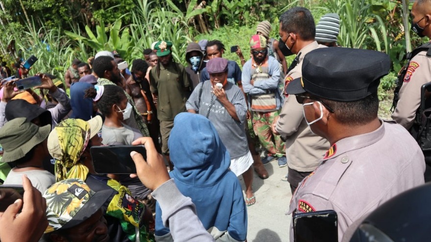 massa-unjuk-rasa-1-april-gagal-tembus-barikade-aparat-di-timika