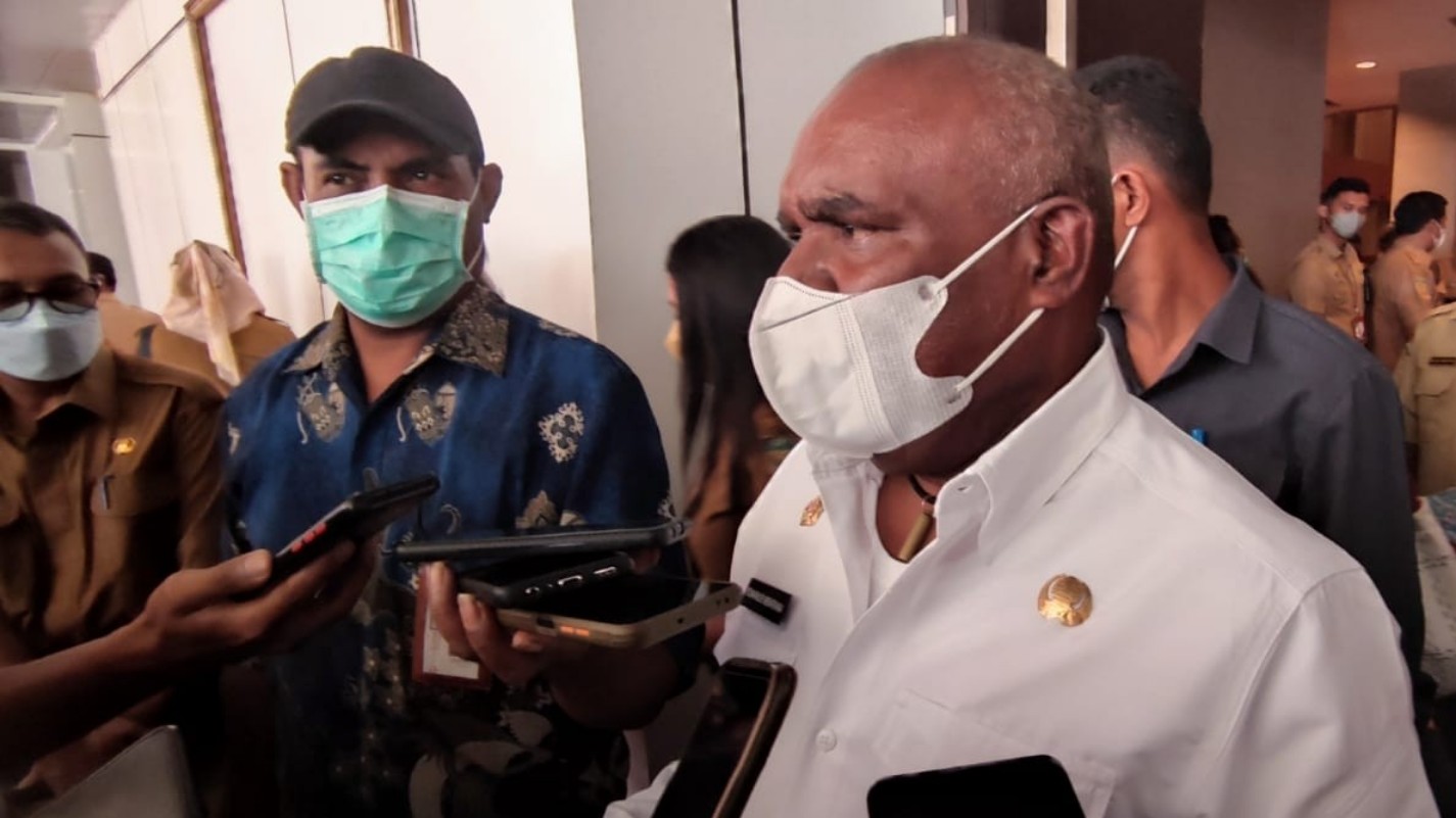 romanus-ingin-boyong-alat-dayung-eks-pon-ke-merauke