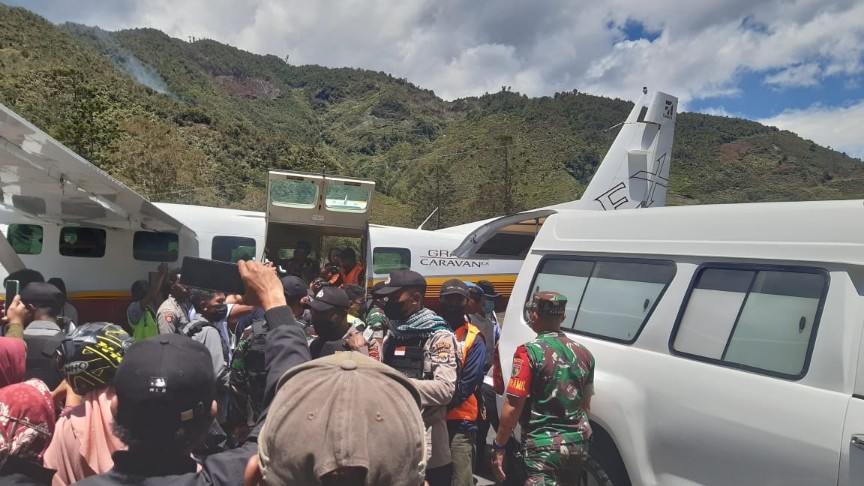 korban-penembakan-kkb-di-tingginambut-diberangkatkan-ke-toraja-dan-jayapura
