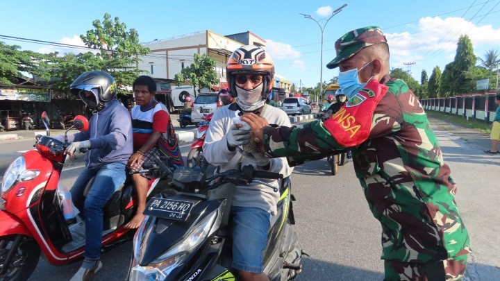 peduli-sesama-kodim-1710mimika-berbagi-takjil