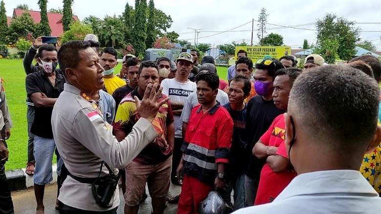ratusan-sopir-angkot-merauke-temui-kapolres-ada-apa