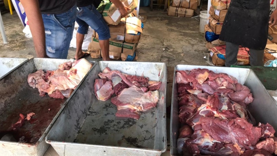 warga-serbu-daging-sapi-segar-yang-tembus-rp180-ribu