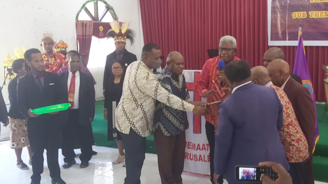 konferensi-i-gereja-kingmi-klasis-timika-utara-dibuka-wabup-john-rettob