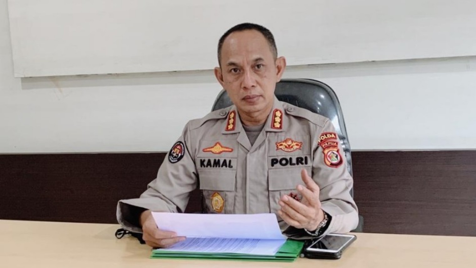kkb-ganggu-aktifitas-penerbangan-di-bandara-aminggaru