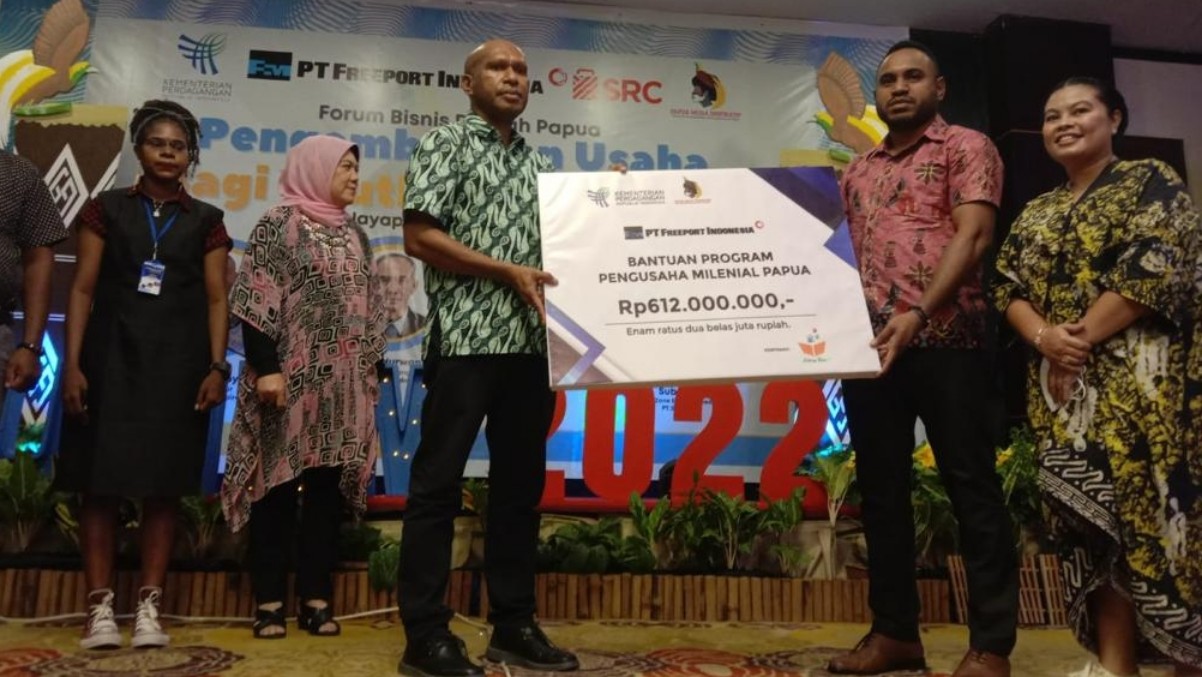 pt-freeport-bantu-modal-usaha-30-pengusaha-muda-papua