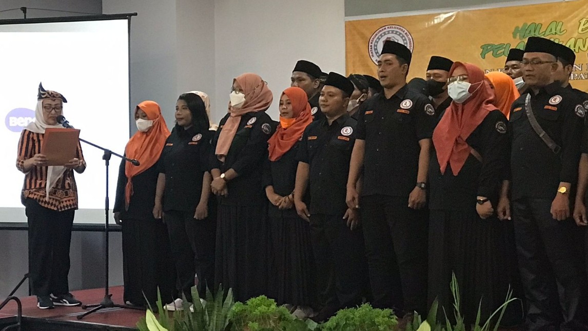 lantik-pengurus-ikkb-bupati-bojonegoro-pesan-junjung-tinggi-papua