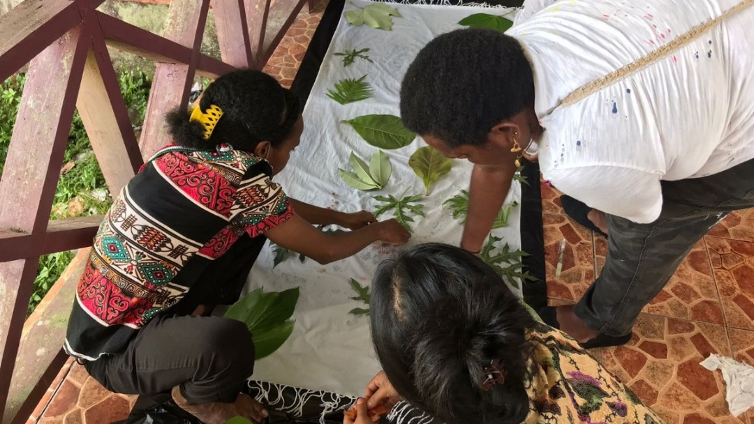 manfaatkan-kekayaan-alam-disperindag-beri-pelatihan-ecoprint