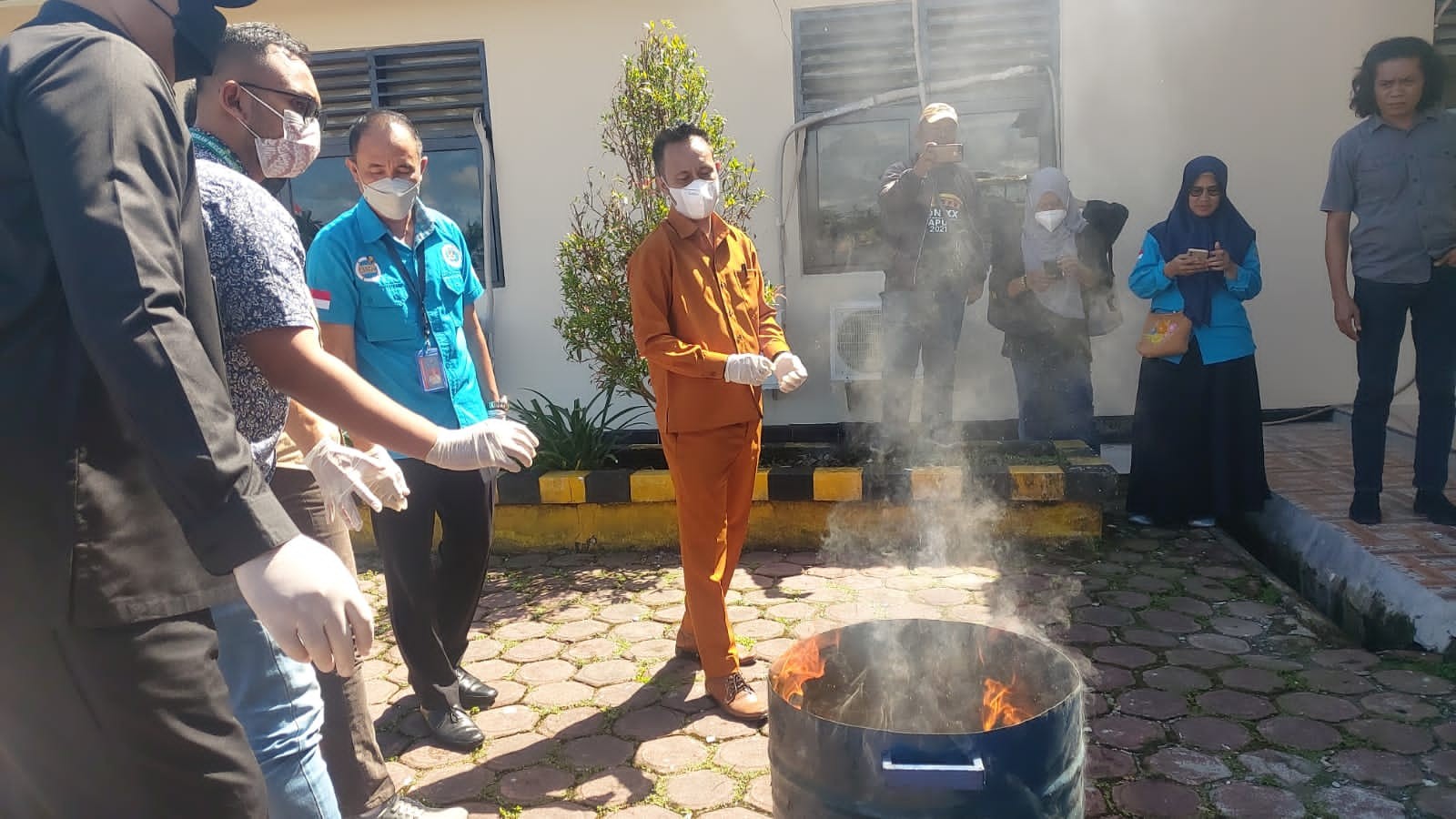 polres-mimika-musnahkan-barang-bukti-sabu-ganja-sinte