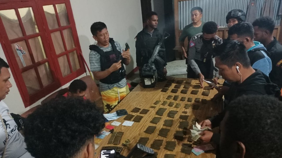 selundupkan-amunisi-senpi-dalam-jeriken-an-ditangkap-di-yalimo