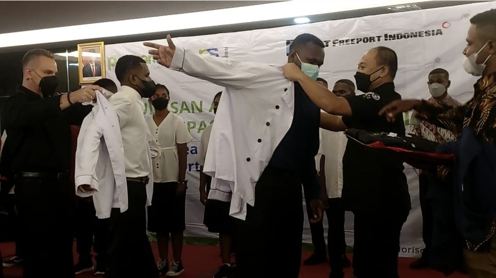 Acara kelulusan angkatan VII dan pelepasan angkatan VIII program beasiswa putra-putri Papua PSU Freeport area Tahun 2022 berlangsung di Hotel Horison Diana Timika, Jumat (8/7/2022). Foto: Terry L