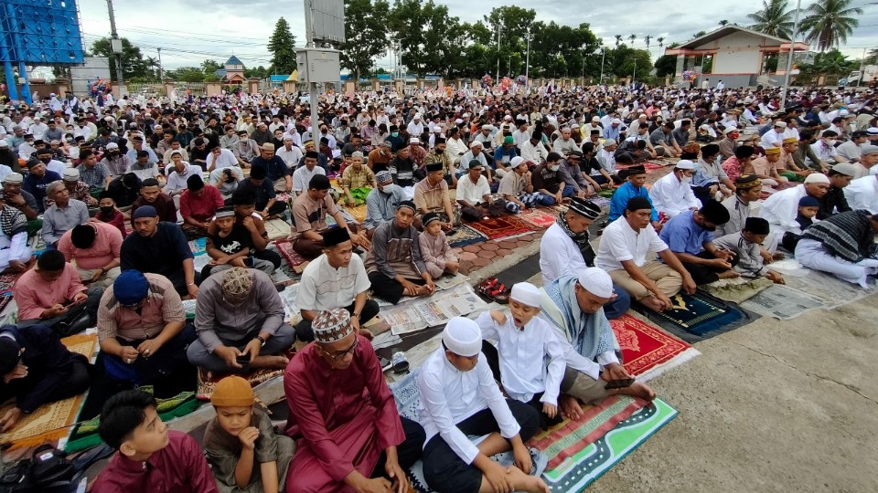 salat-idul-adha-dipusatkan-di-halaman-gedung-eme-neme-yauware-minggu-pagi