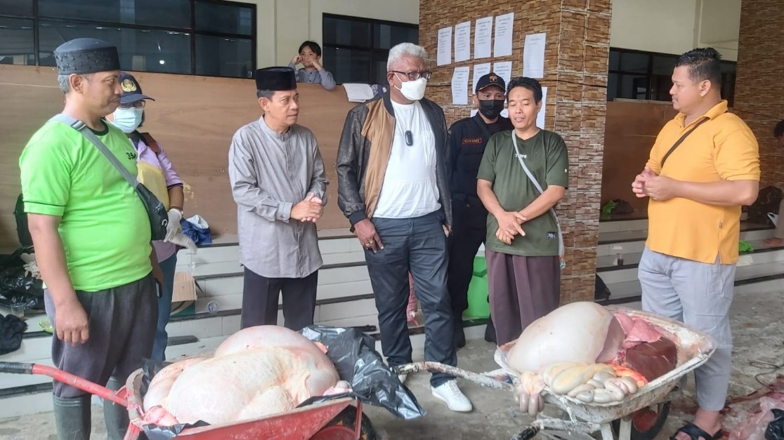 ldii-mimika-kurban-20-ekor-sapi-dari-tabungan-jamaah-wabup-momen-kebersamaan