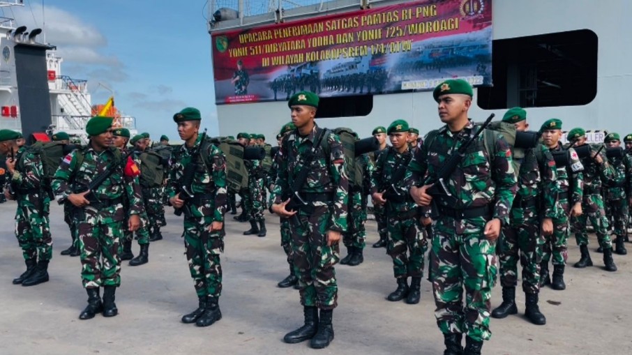 ratusan-prajurit-satgas-pamtas-ri-png-siap-bertugas-di-wilayah-kolakopsrem-174-atw
