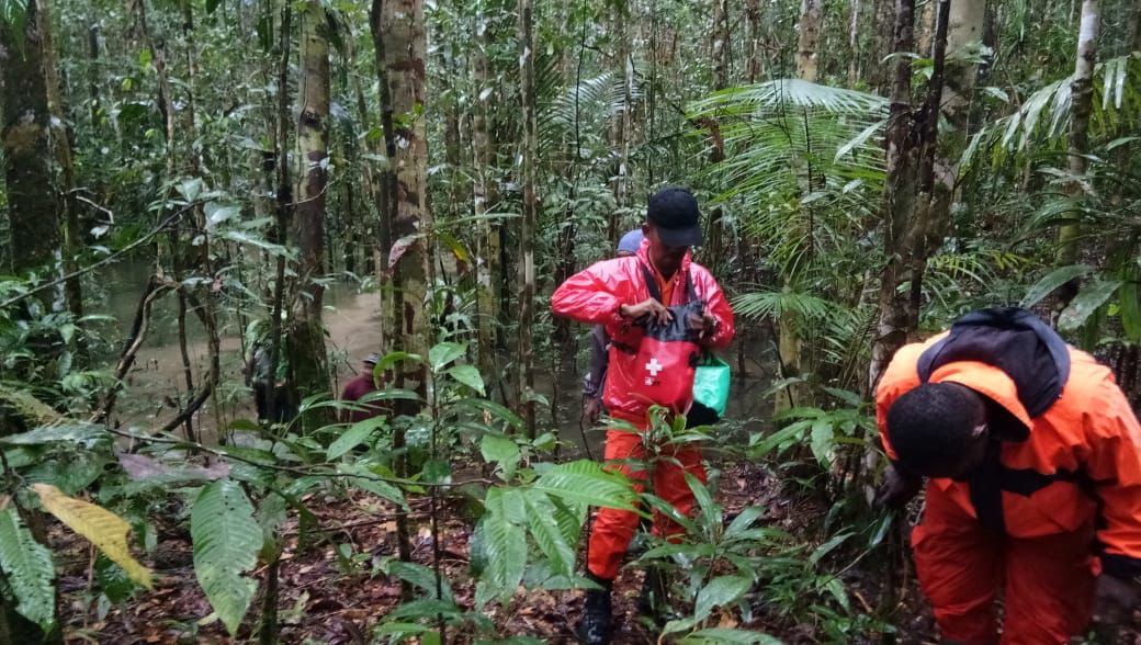 Tim Sar Gabungan saat melakukan pencarian terhadap Yulita dan Erabia. Foto: SAR Merauke