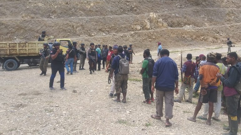 10-pekerja-jalan-di-pegubin-papua-berhasil-dievakuasi