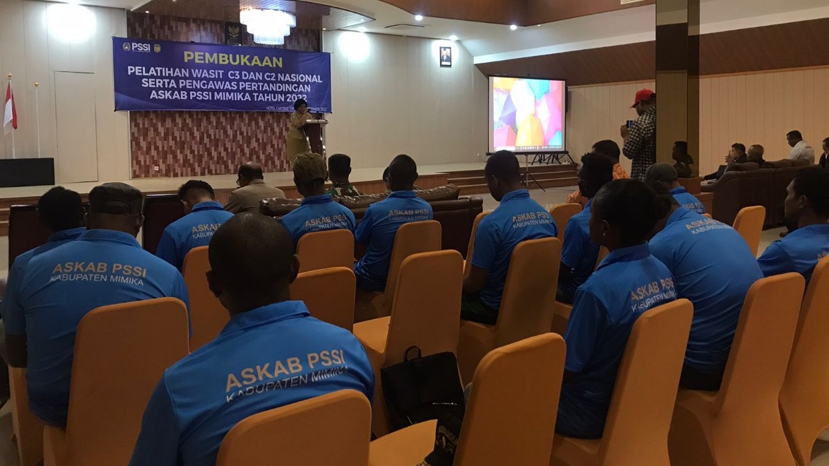 askab-pssi-mimika-gelar-pelatihan-bagi-calon-wasit-c3-dan-c2