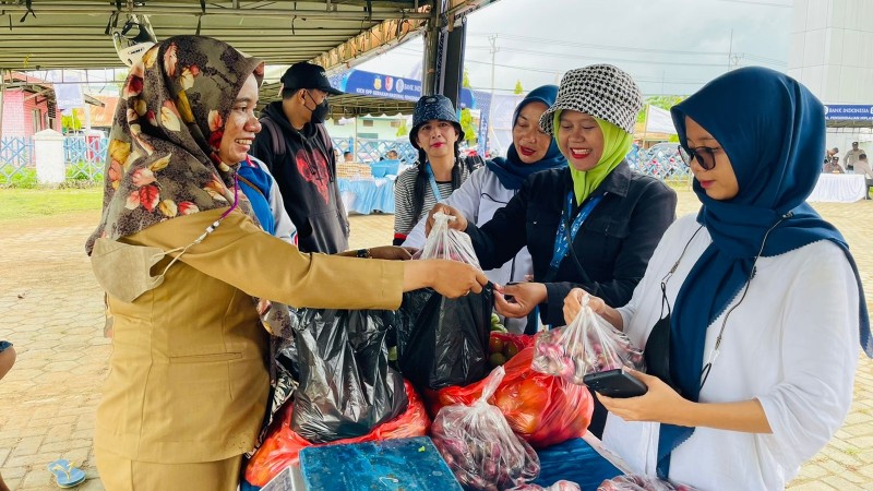 kendalikan-inflasi-bi-kick-off-pasar-murah-di-merauke