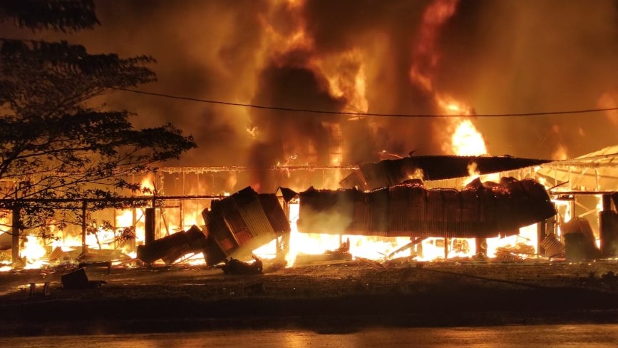 11-kios-dan-2-rumah-di-nduga-terbakar