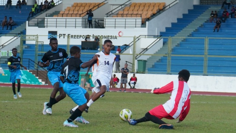 uji-coba-papua-football-academy-menang-lawan-ssb-timika-putra