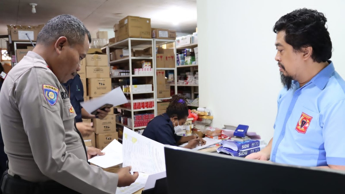 pasca-larangan-penjualan-5-jenis-obat-sirup-polisi-cek-sejumlah-apotek