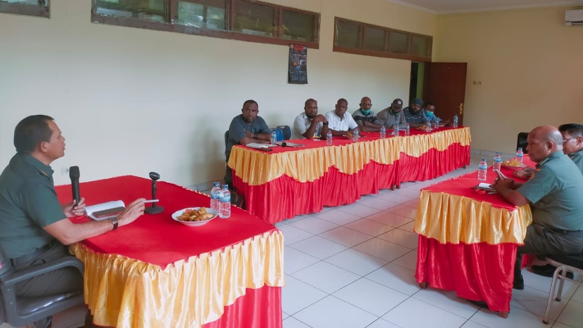 Otmil IV-20 Jayapura menerima keluarga dan pengacara korban. Foto: Pendam XVII Cenderawasih