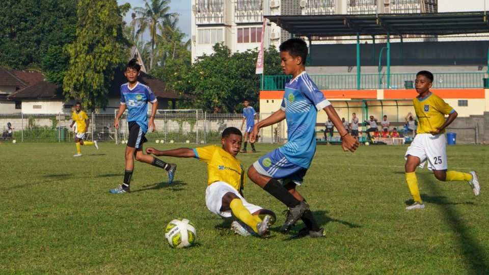 papua-football-academy-dapat-pelajaran-mahal-di-bali