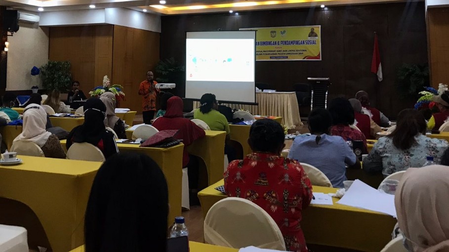 Dinsos menggelar bimbingan dan pendampingan kepada organisasi lintas sektor tentang penanganan ODGJ di Hotel Grand Tembaga, Jumat (11/11/2022). Foto: Faris/ Papua60detik
