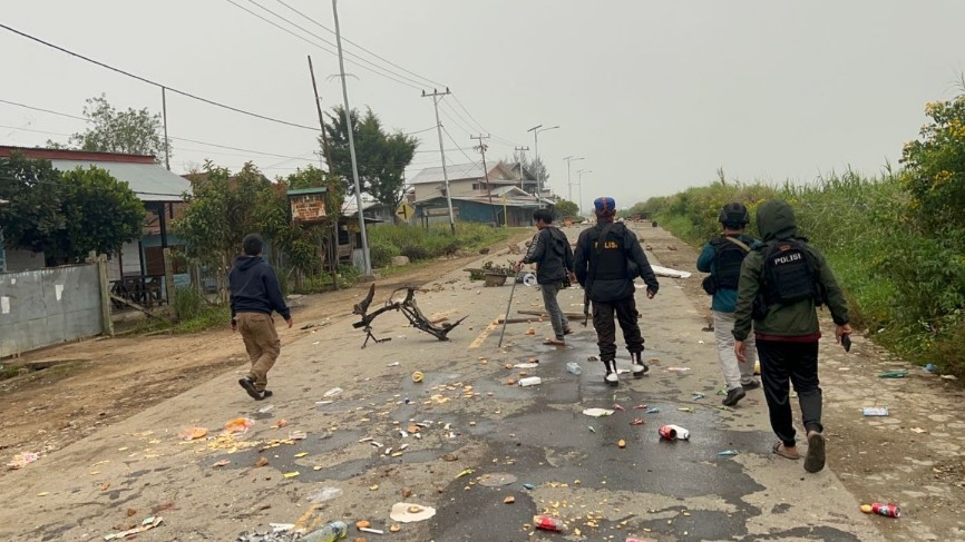 rusuh-di-dogiyai-enam-kantor-pemerintah-dan-puluhan-rumah-warga-dibakar