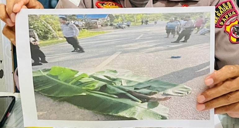 mayat-laki-laki-tanpa-busana-ditemukan-tergeletak-di-jalan