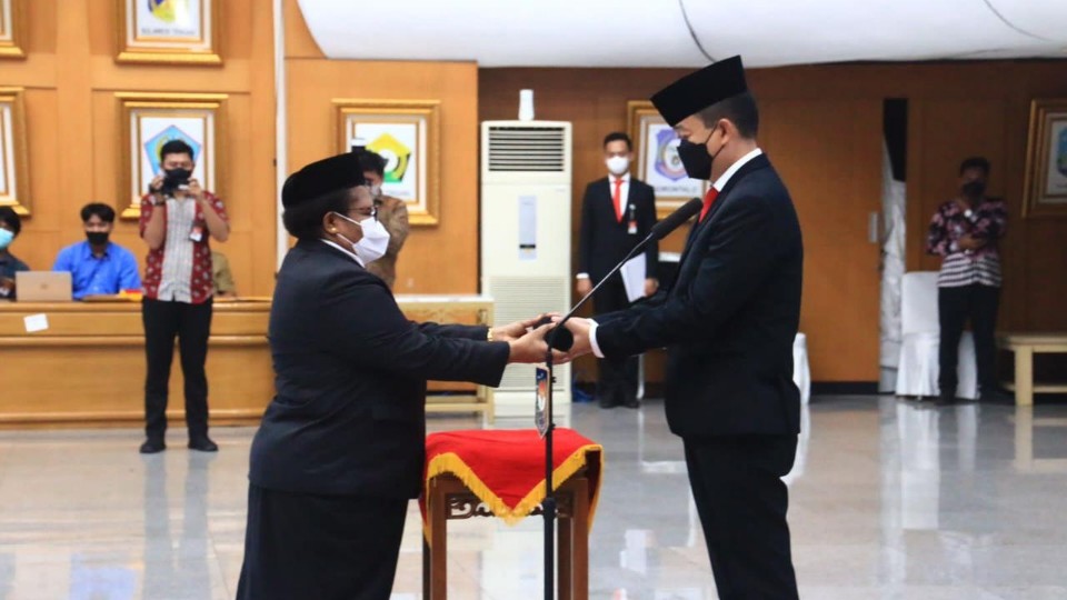 pj-gubernur-ribka-haluk-lantik-valentinus-sumito-sebagai-sekda-papua-tengah