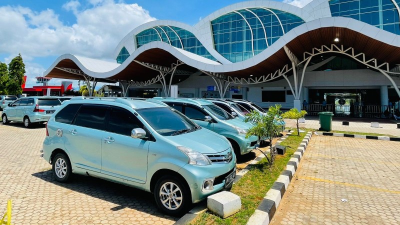 Taksi Bandara Mopah Merauke yang sedang menunggu kedatangan pesawat, Rabu (16/11/2022). Foto : Ami/ Papua60detik