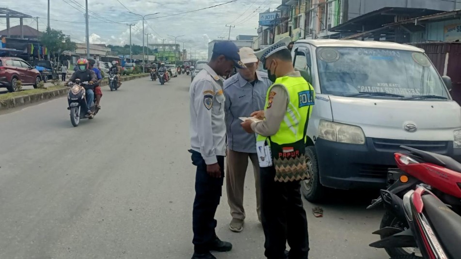 razia-gabungan-puluhan-angkutan-umum-dan-barang-tidak-layak-operasi