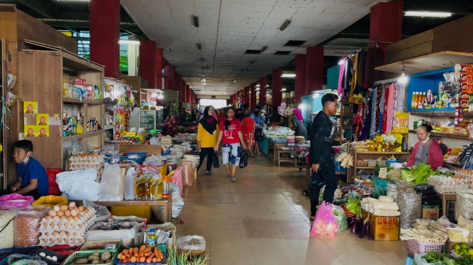 harga-sembako-di-pasar-wamaggu-stabil