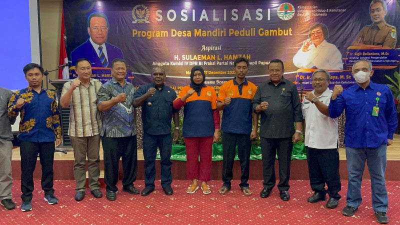 Petani di Distrik Jagebob mengikuti sosialisasi program desa mandiri peduli gambut, di aula Hotel Halogen, Rabu (7/12/2022). Foto: Ami/ Papua60detik