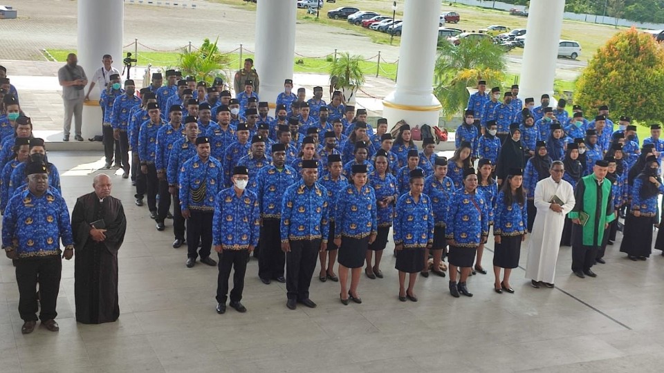 291-cpns-mimika-resmi-diangkat-pns-plt-bupati-tidak-boleh-berpolitik