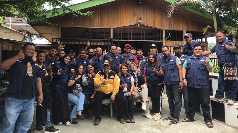 Saleh Alhamid bersama rekan-rekan "PERS' se-Timika. Foto: Istimewa