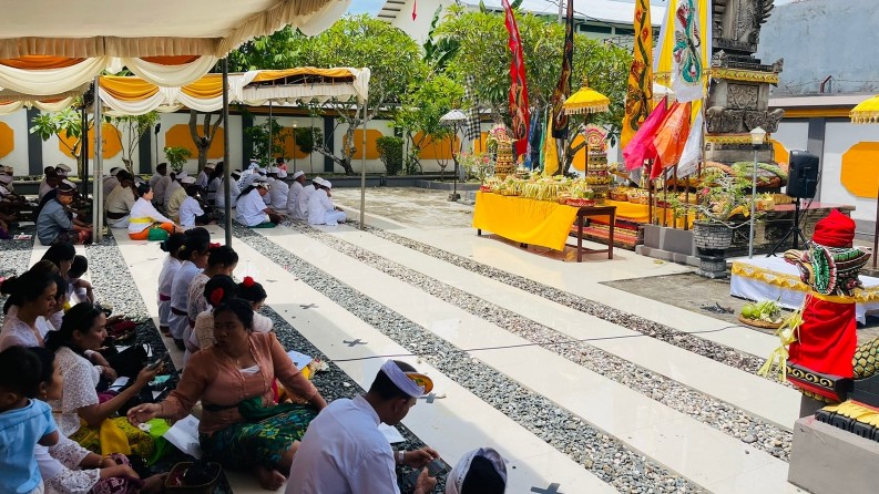 umat-hindu-di-merauke-rayakan-galungan