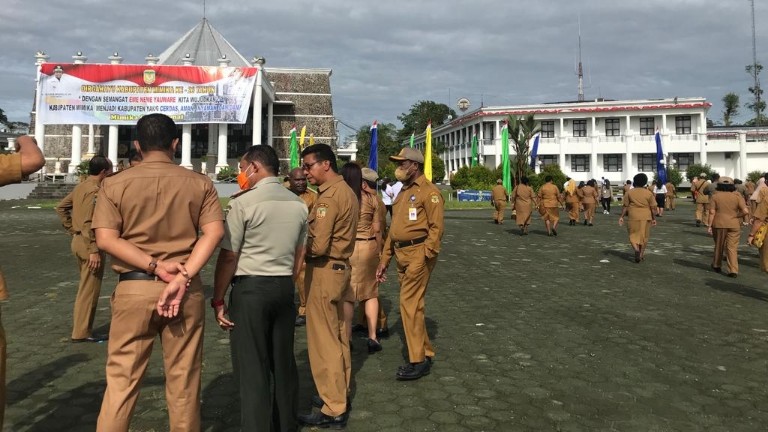 hari-pertama-ngantor-pegawai-mimika-lebih-banyak-absen