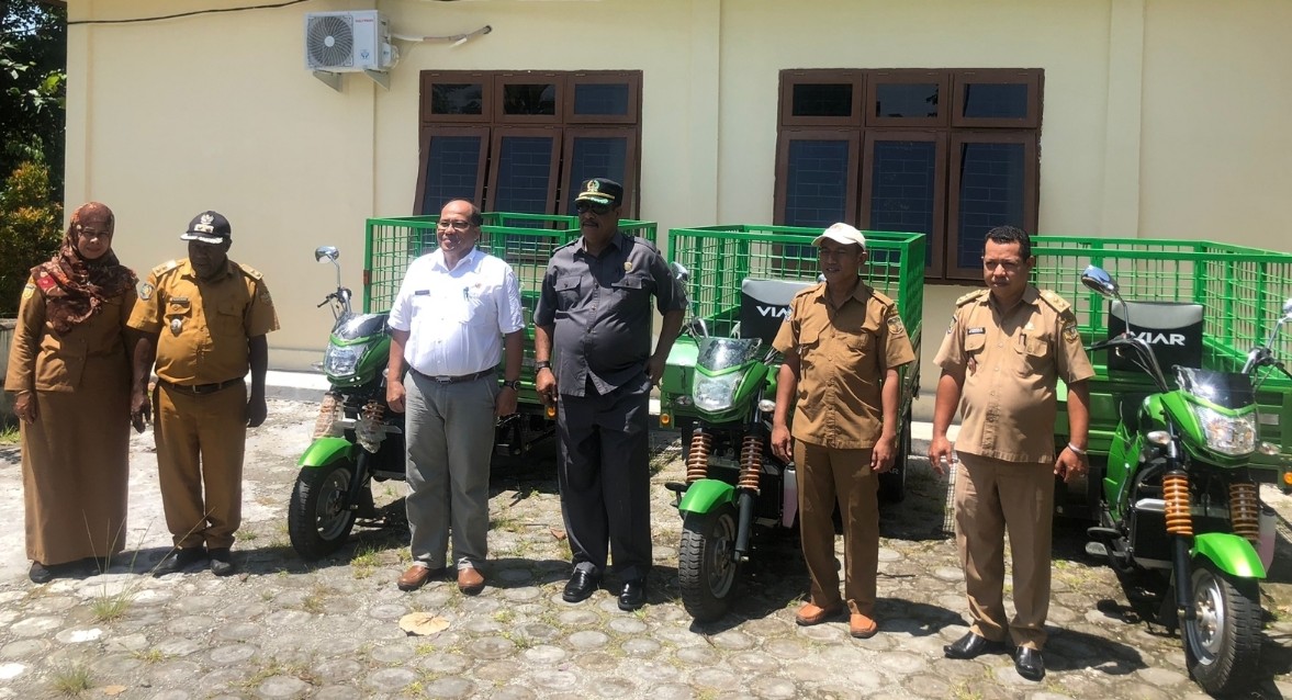 prihatin-saleh-alhamid-belikan-3-kendaraan-untuk-pekerja-pengangkut-sampah