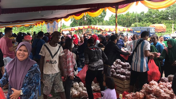 Aktivitas di Pasar Mapurujaya usai diresmikan, Jumat (27/1/2023). Foto: Faris/Papua60detik
