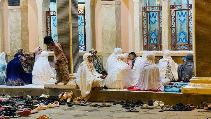 masjid-raya-al-aqsha-merauke-dipadati-jamaah-salat-tarawih