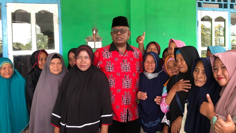 plt-bupati-mimika-berbagi-kasih-ke-umat-muslim-limau-asri-timur