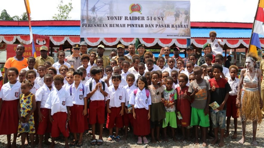 hardiknas-di-nduga-bupati-resmikan-rumah-pintar-dan-pasar-rakyat-yonif-raider-514-kostrad