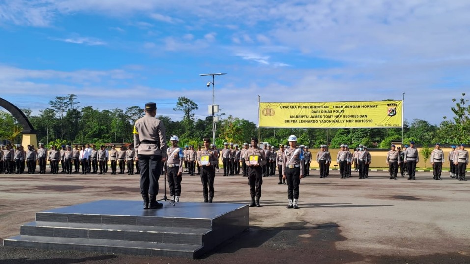 dua-anggota-polri-di-mimika-dipecat